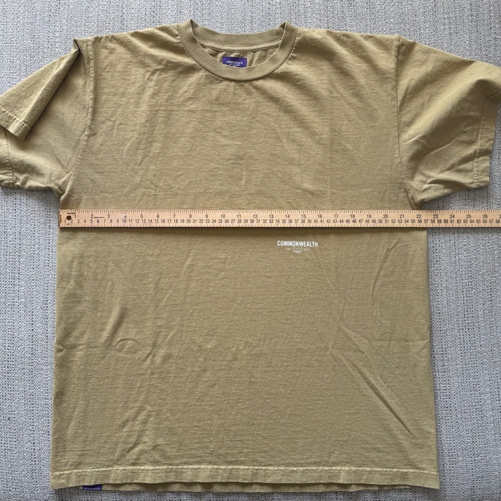 COMMONWEALTH Men's Short Sleeve Crew T-Shirt in Tan